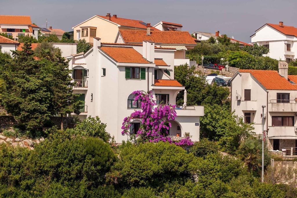 Apartments Delfin Krk Town Eksteriør bilde